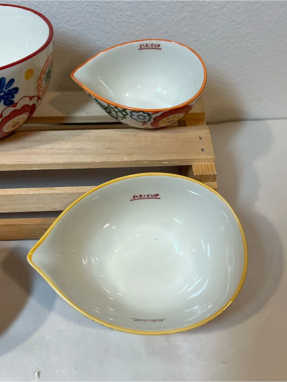 P1 Pier 1 EUC 4-Piece Multicolor Floral Ceramic Nesting Measuring Cups | Boho